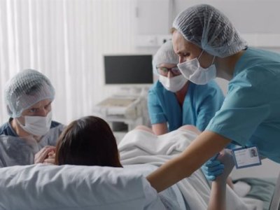 Ibone Olza, psiquiatra perinatal: «Si hubiera más matronas los embarazos no se vivirían tan&nbsp;medicalizados»